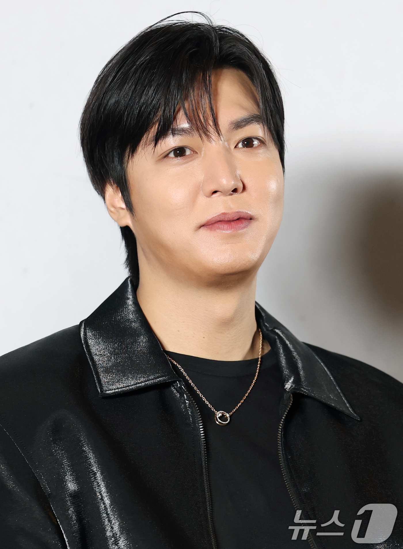 (서울=뉴스1) 권현진 기자 = 배우 이민호가 15일 서울 코엑스 메가박스에서 열린 영화 '전지적 독자 시점‘(감독 김병우) 언론 시사회에 참석해 옅은 미소를 짓고 있다.'전지적 …