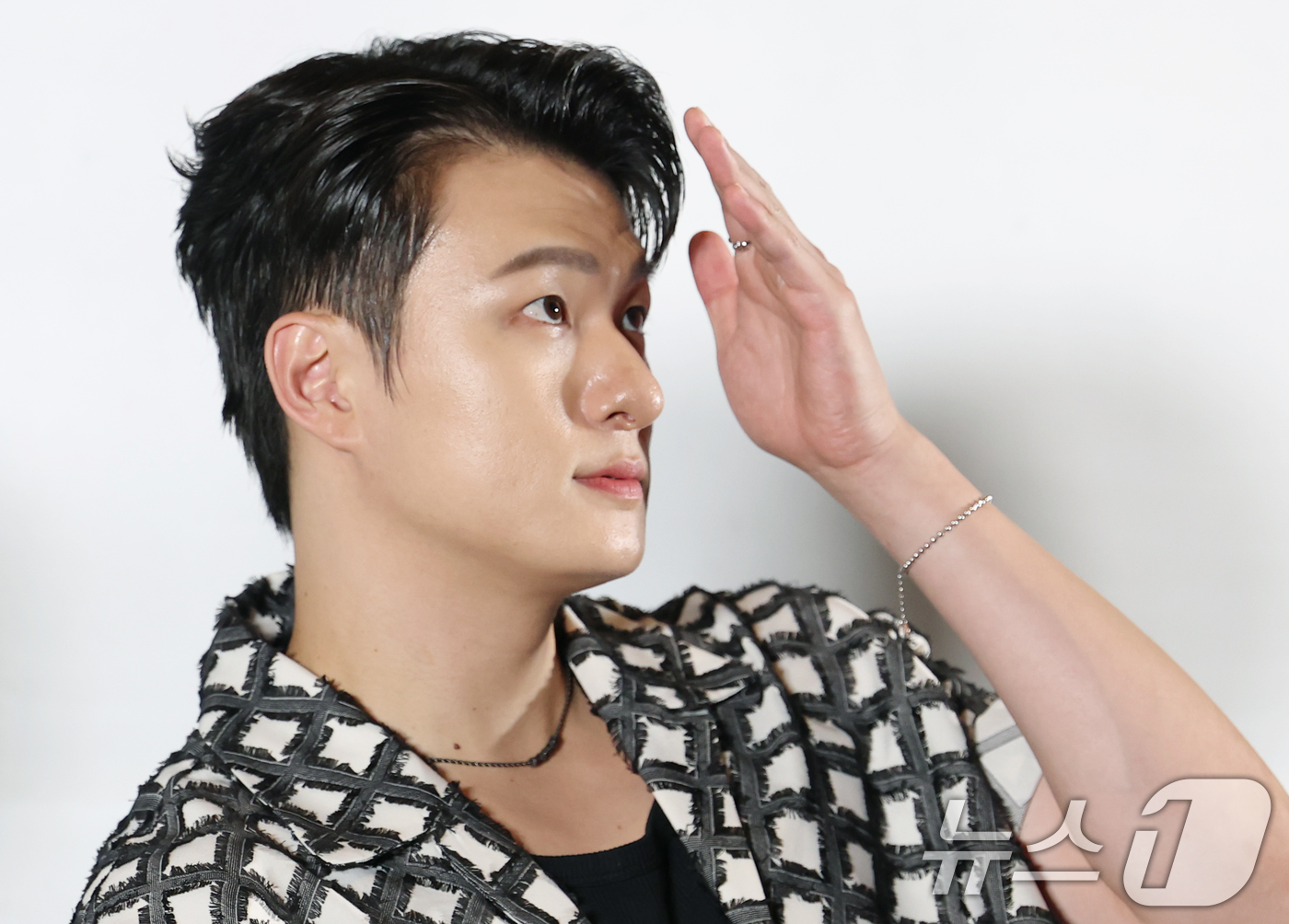 (서울=뉴스1) 권현진 기자 = 배우 신승호가 15일 서울 코엑스 메가박스에서 열린 영화 '전지적 독자 시점‘(감독 김병우) 언론 시사회에 참석해 취재진 질문을 듣고 있다.'전지적 …