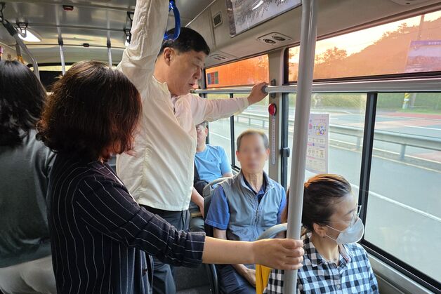 울산 동구청장, 출근 시간 버스 타고 주민 불편 청취