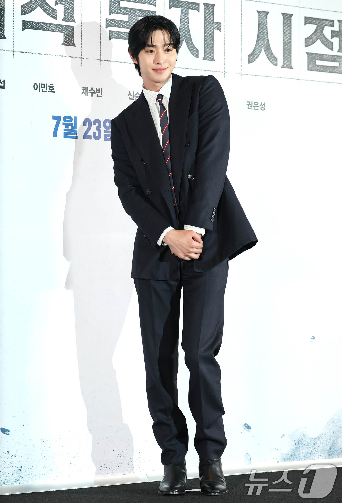 (서울=뉴스1) 권현진 기자 = 배우 안효섭이 15일 서울 코엑스 메가박스에서 열린 영화 '전지적 독자 시점‘(감독 김병우) 언론 시사회에 참석해 사자보이즈의 '소다팝'을 선보이고 …