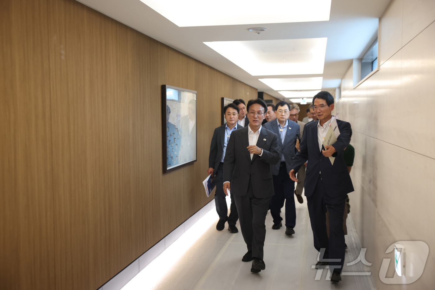 (서울=뉴스1) = 아시아태평양경제협력체(APEC) 정상회의 준비위원장을 맡은 김민석 국무총리가 15일 경북 경주 2025 APEC 정상회의 현장을 찾아 각급 숙박시설 및 서비스 …