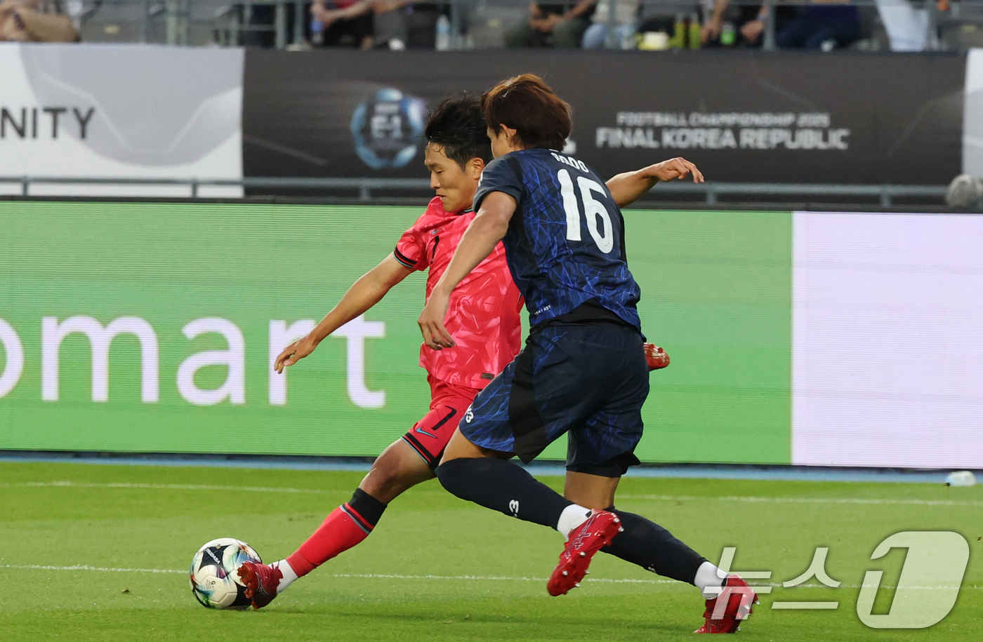 (용인=뉴스1) 김영운 기자 = 나상호가 15일 오후 경기 용인시 처인구 용인미르스타디움에서 열린 2025 동아시아축구연맹(EAFF) E-1 챔피언십 남자부 대한민국과 일본의 경기 …