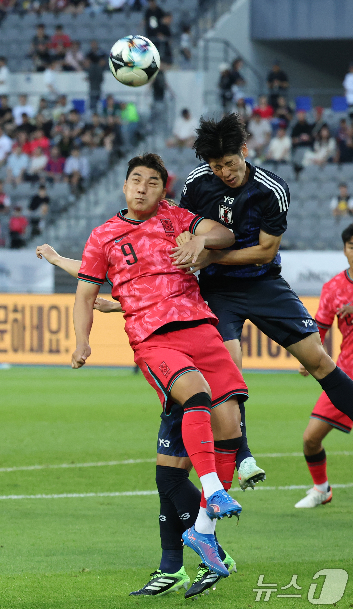 (용인=뉴스1) 김영운 기자 = 주민규가 15일 오후 경기 용인시 처인구 용인미르스타디움에서 열린 2025 동아시아축구연맹(EAFF) E-1 챔피언십 남자부 대한민국과 일본의 경기 …