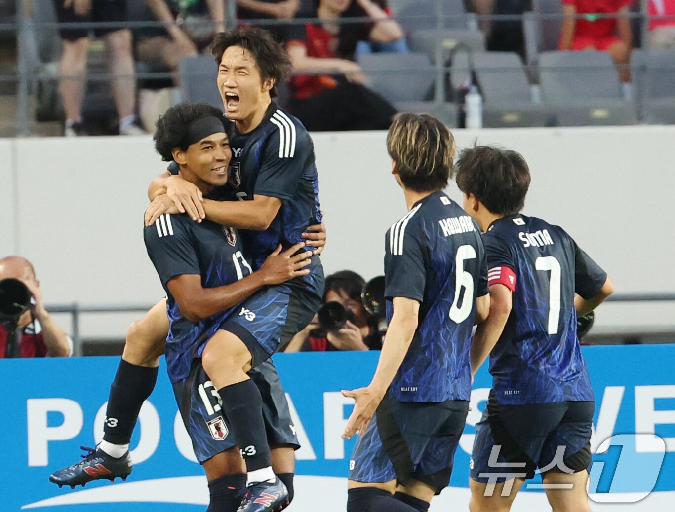 본문 이미지 - 저메인 일본 축구 국기대표팀 선수가 15일 오후 경기 용인시 처인구 용인미르스타디움에서 열린 2025 동아시아축구연맹&#40;EAFF&#41; E-1 챔피언십 남자부 대한민국과 일본의 경기에서 선제골을 넣은 뒤 기뻐하고 있다. 2025.7.15/뉴스1 ⓒ News1 김영운 기자