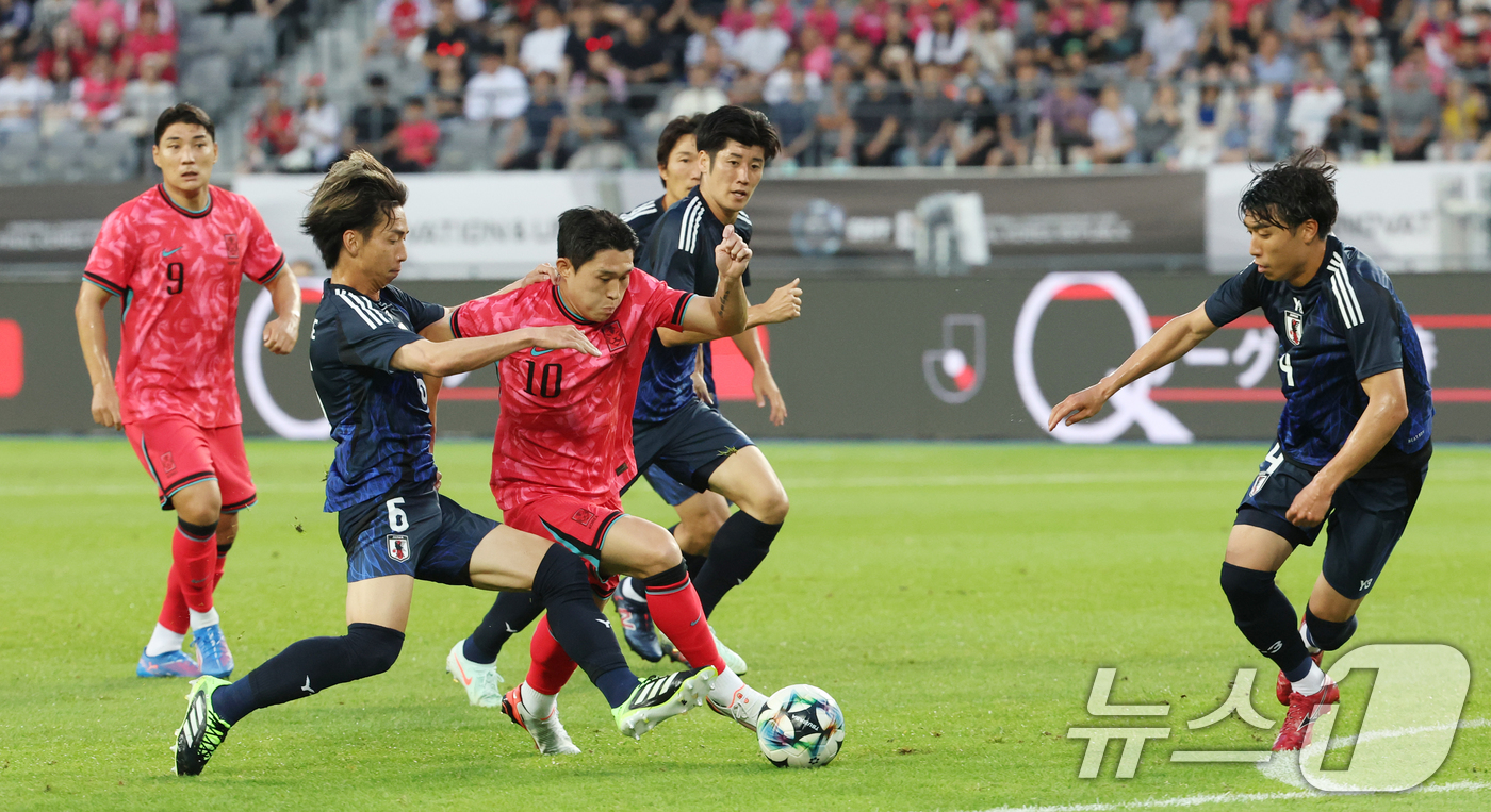 (용인=뉴스1) 김영운 기자 = 이동경이 15일 오후 경기 용인시 처인구 용인미르스타디움에서 열린 2025 동아시아축구연맹(EAFF) E-1 챔피언십 남자부 대한민국과 일본의 경기 …