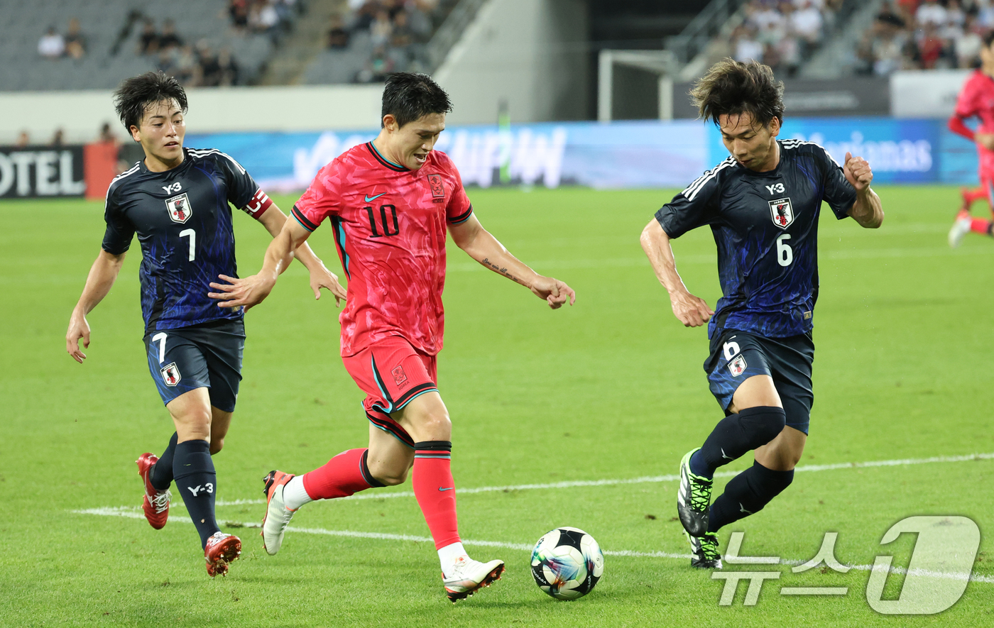 (용인=뉴스1) 김영운 기자 = 이동경이 15일 오후 경기 용인시 처인구 용인미르스타디움에서 열린 2025 동아시아축구연맹(EAFF) E-1 챔피언십 남자부 대한민국과 일본의 경기 …