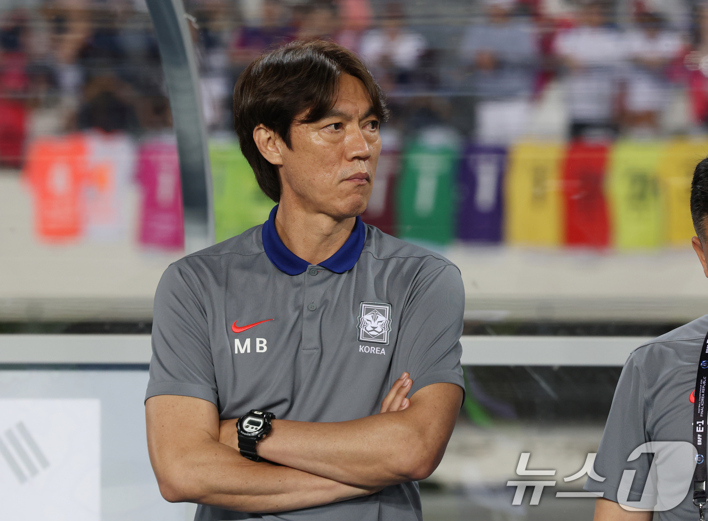 (용인=뉴스1) 김영운 기자 = 홍명보 대한민국 축구 국가대표팀 감독이 15일 오후 경기 용인시 처인구 용인미르스타디움에서 열린 2025 동아시아축구연맹(EAFF) E-1 챔피언십 …
