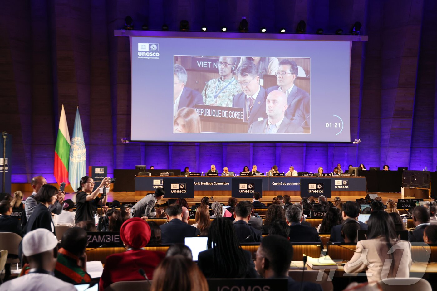 본문 이미지 - 16일&#40;한국시간&#41; 프랑스 파리 유네스코 본부에서 열린 제47차 유네스코 세계유산위원회에서 차기 세계유산위원회 개최지로 대한민국 부산이 확정되고 있다. 2025.7.16/뉴스1 ⓒ News1 이준성 기자