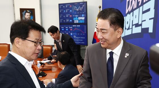 모두 발언 마치고 이석하는 김병기 원내대표