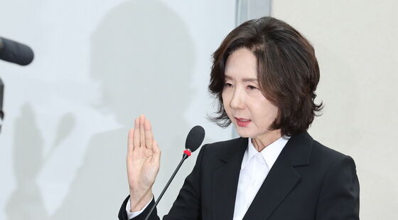 선서하는 이진숙 후보자