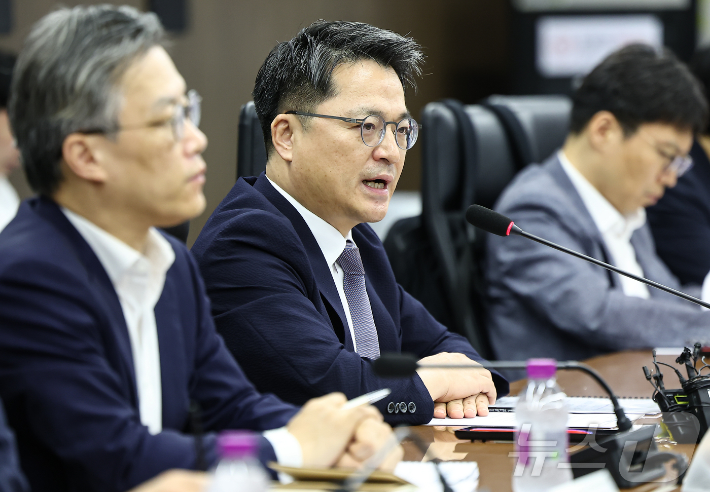 (서울=뉴스1) 김도우 기자 = 문신학 산업통상자원부 1차관이 16일 서울 중구 대한상공회의소에서 열린 ‘RE100 산업단지 추진 범정부 TF회의‘에서 모두발언을 하고 있다. 20 …