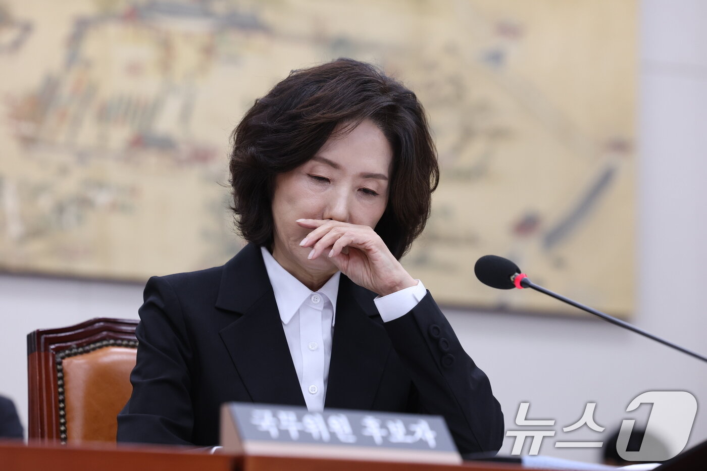 본문 이미지 - 이진숙 사회부총리 겸 교육부 장관 후보자가 16일 오전 서울 여의도 국회 교육위원회에서 열린 인사청문회에 출석해 자료를 살펴보고 있다. 2025.7.16/뉴스1 ⓒ News1 안은나 기자