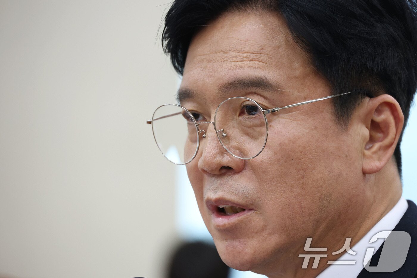 본문 이미지 - 김영훈 고용노동부 장관 후보자가 16일 오전 서울 여의도 국회 환경노동위원회 전체회의장에서 열린 인사청문회에 출석해 의원 질의에 답하고 있다. 2025.7.16/뉴스1 ⓒ News1 이광호 기자