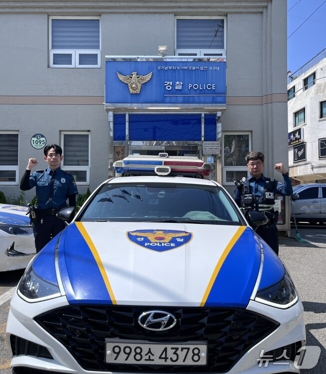 본문 이미지 - 경기 화성서부경찰서 발안지구대 소속 한덕수 경장(왼쪽)과 최기용 경사. (화성서부경찰서 제공. 재판매 및 DB 금지) 2025.7.16/뉴스1 