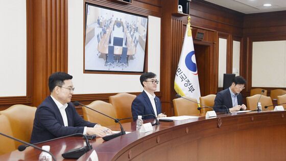 기재차관 "관행적·낭비성 지출 철저히 점검…지출 효율화 강도 높게"