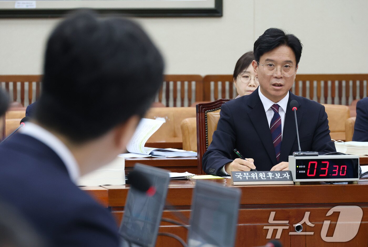 본문 이미지 - 김영훈 고용노동부 장관 후보자가 16일 오전 서울 여의도 국회 환경노동위원회 전체회의장에서 열린 인사청문회에 출석해 우재준 국민의힘 의원 질의에 답하고 있다. 2025.7.16/뉴스1 ⓒ News1 이광호 기자