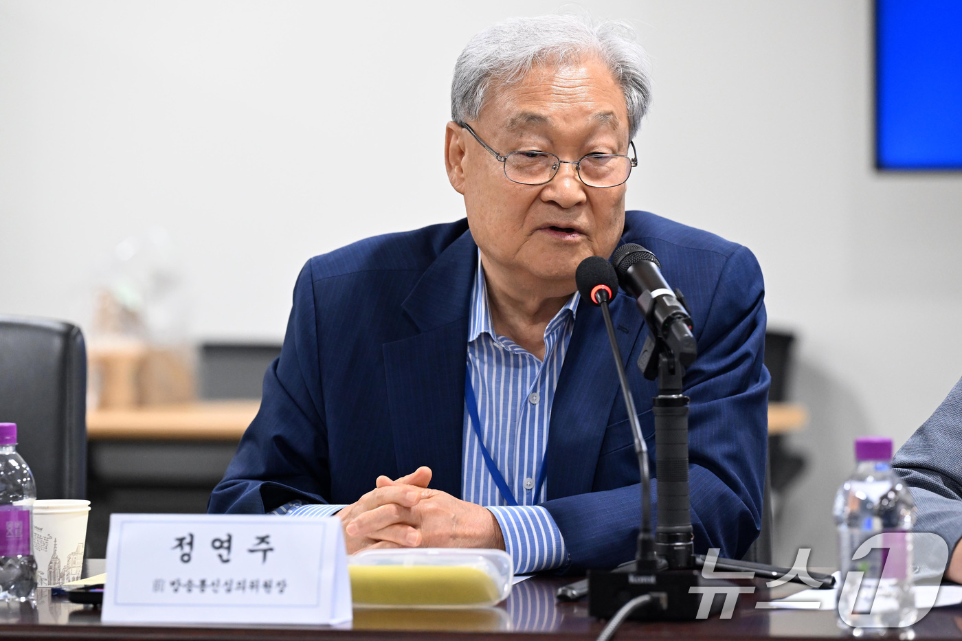 (서울=뉴스1) 김성진 기자 = 정연주 전 방송통신심의위원장이 16일 서울 종로구 국정기획위원회에서 열린  미디어혁신범국민협의체(가칭) 추진을 위한 의견수렴 간담회에 참석해 인사말 …