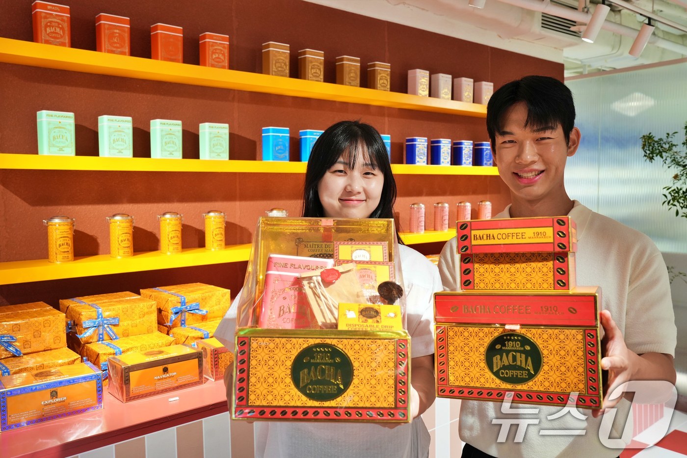 (서울=뉴스1) = 롯데백화점이 운영하는 프리미엄 라이프스타일 편집숍 '더콘란샵'이 오는 8월 7일까지 더콘란샵 강남점에서 모로코의 도시 '마라케시'를 테마로 한 여름 시즌 팝업스 …