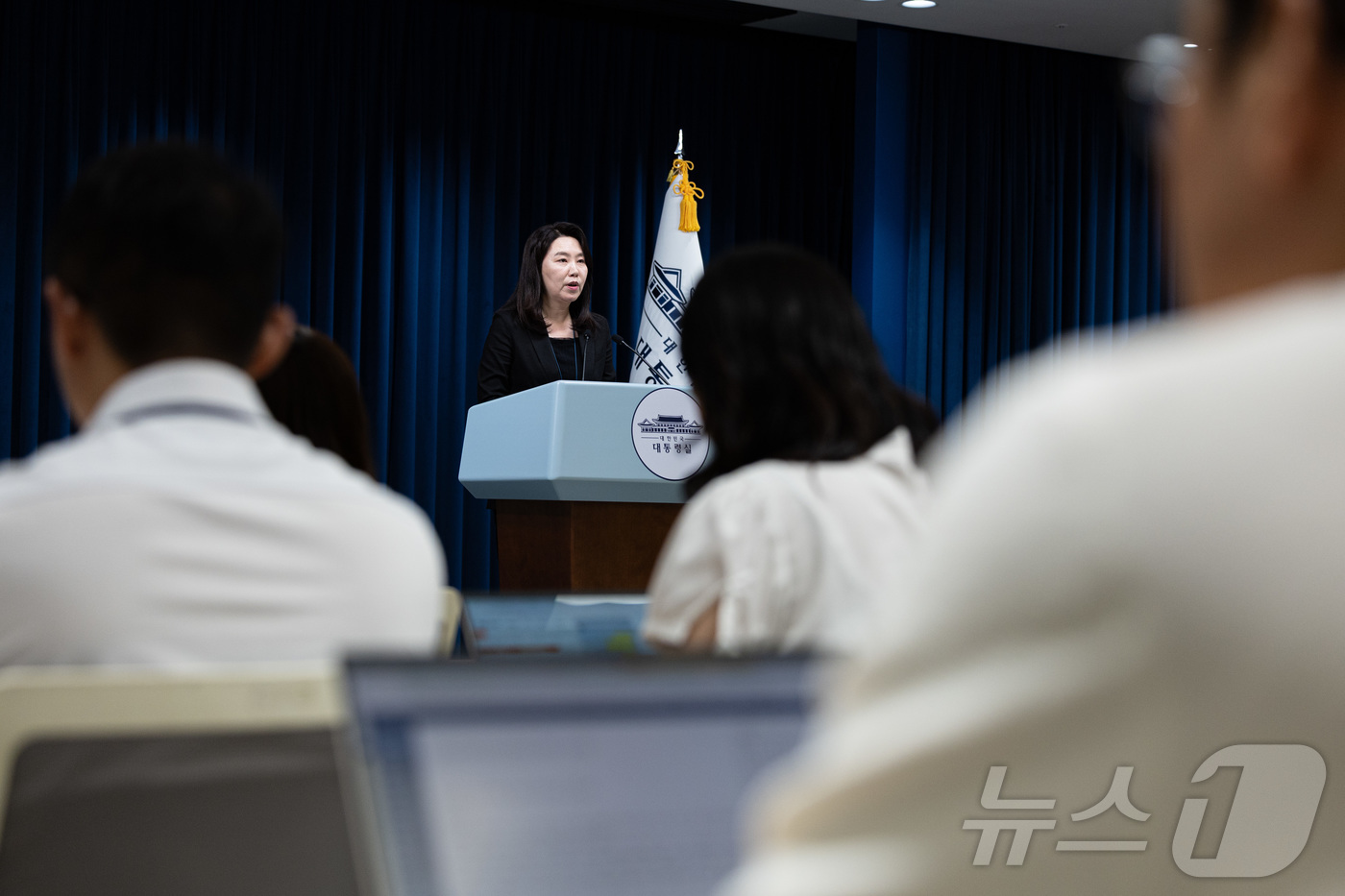 (서울=뉴스1) 이재명 기자 = 강유정 대통령실 대변인이 16일 서울 용산 대통령실 청사에서 유네스코 세계유산위원회 유치 등 현안 브리핑을 하고 있다. 2025.7.16/뉴스1