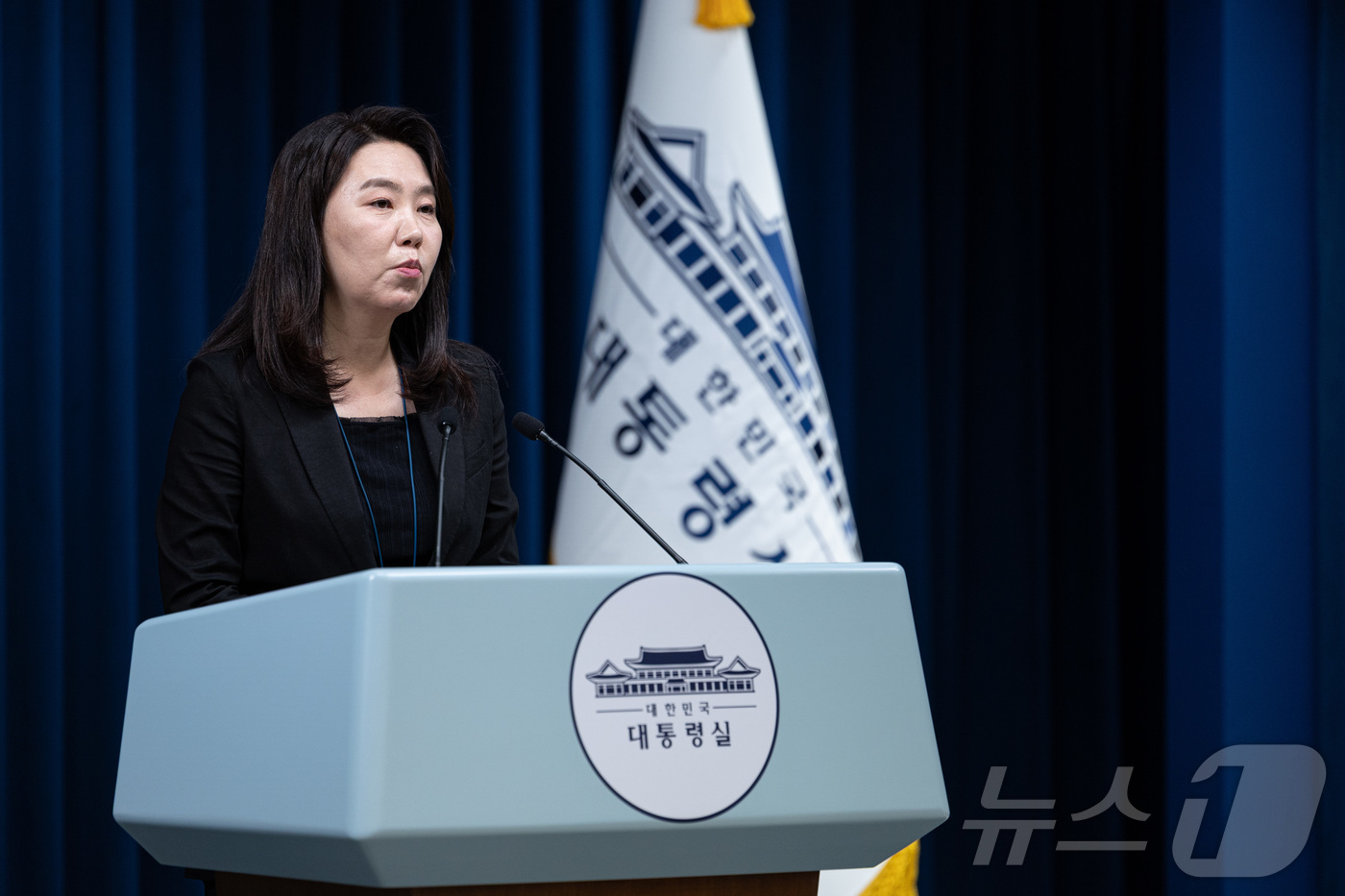 (서울=뉴스1) 이재명 기자 = 강유정 대통령실 대변인이 16일 서울 용산 대통령실 청사에서 유네스코 세계유산위원회 유치 등 현안 브리핑을 하고 있다. 2025.7.16/뉴스1