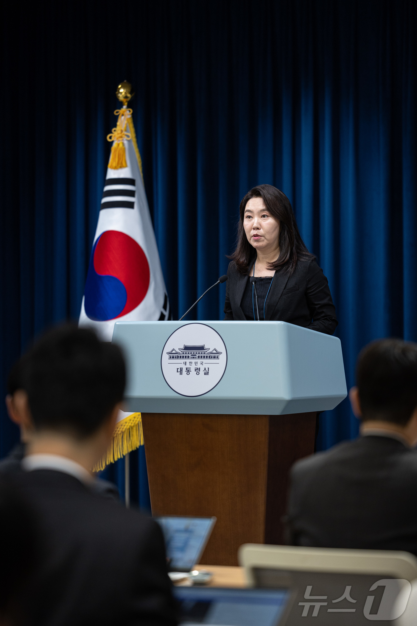 (서울=뉴스1) 이재명 기자 = 강유정 대통령실 대변인이 16일 서울 용산 대통령실 청사에서 유네스코 세계유산위원회 유치 등 현안 브리핑을 하고 있다. 2025.7.16/뉴스1