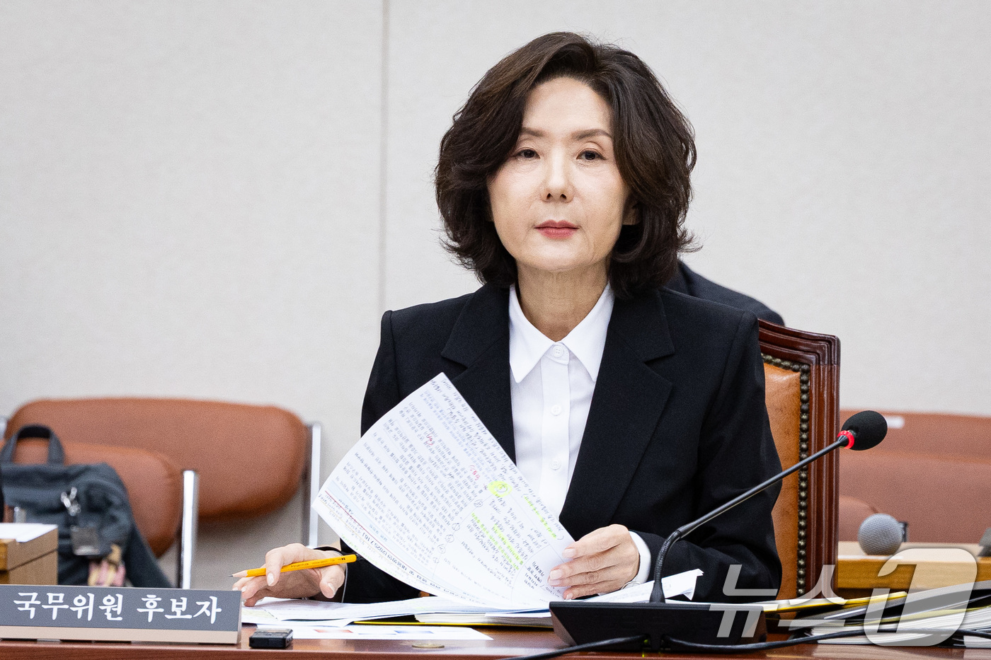 (서울=뉴스1) 유승관 기자 = 이진숙 사회부총리 겸 교육부 장관 후보자가 16일 오전 서울 여의도 국회 교육위원회에서 열린 인사청문회에 출석해 청문회 준비를 하고 있다. 2025 …