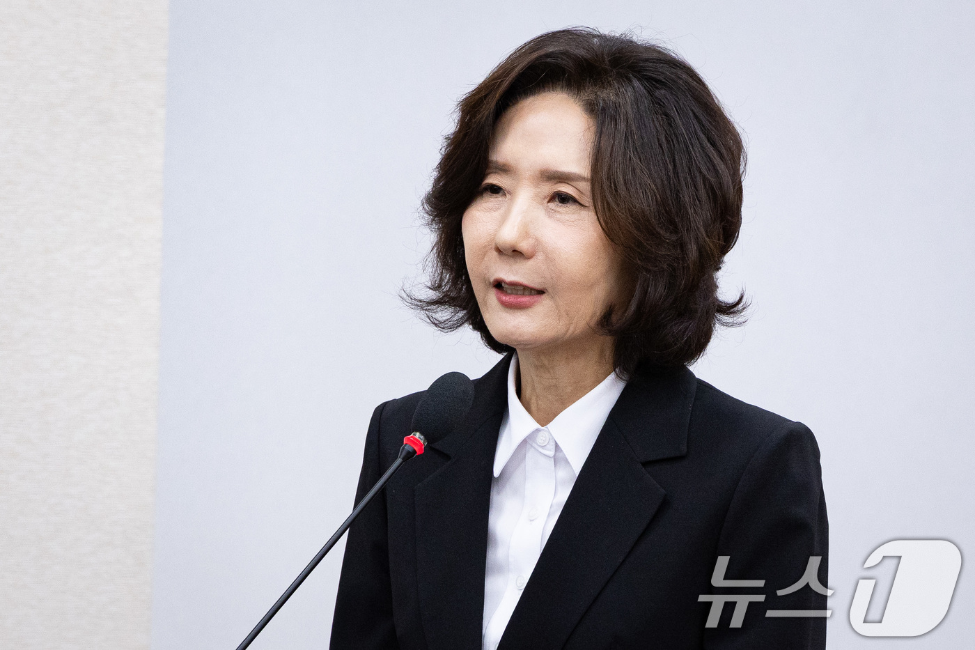 (서울=뉴스1) 유승관 기자 = 이진숙 사회부총리 겸 교육부 장관 후보자가 16일 오전 서울 여의도 국회 교육위원회에서 열린 인사청문회에 출석해 모두 발언을 하고 있다. 2025. …