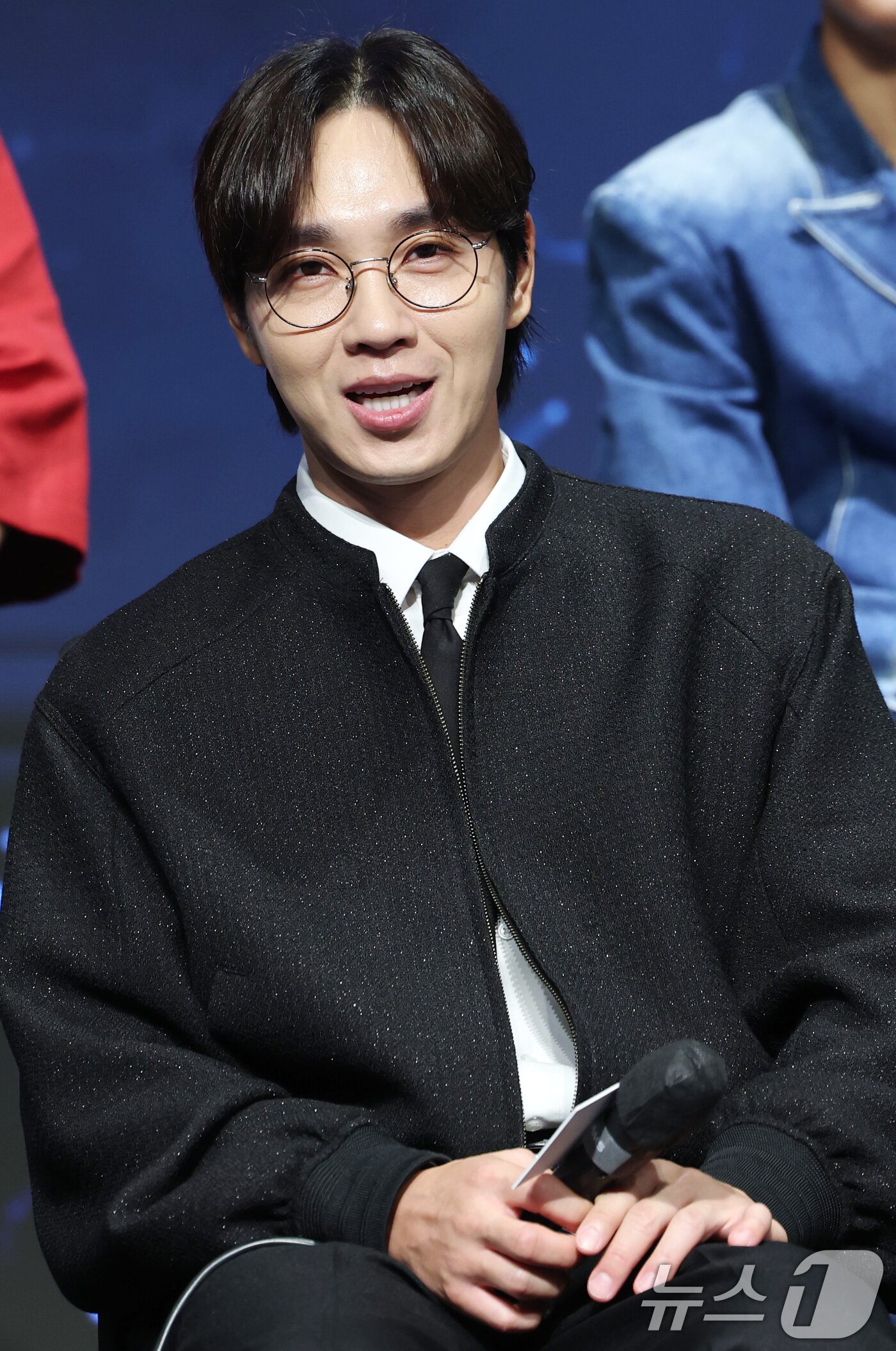 본문 이미지 - 가수 이석훈이 16일 서울 구로구 디큐브시티 더세인트에서 열린 K-POP 월드 스케일 데뷔 프로젝트 Mnet &#39;보이즈 2 플래닛&#40;BOYS II PLANET &#41;&#39; 제작발표회에 참석해 미소를 짓고 있다. 2025.7.16/뉴스1 ⓒ News1 권현진 기자