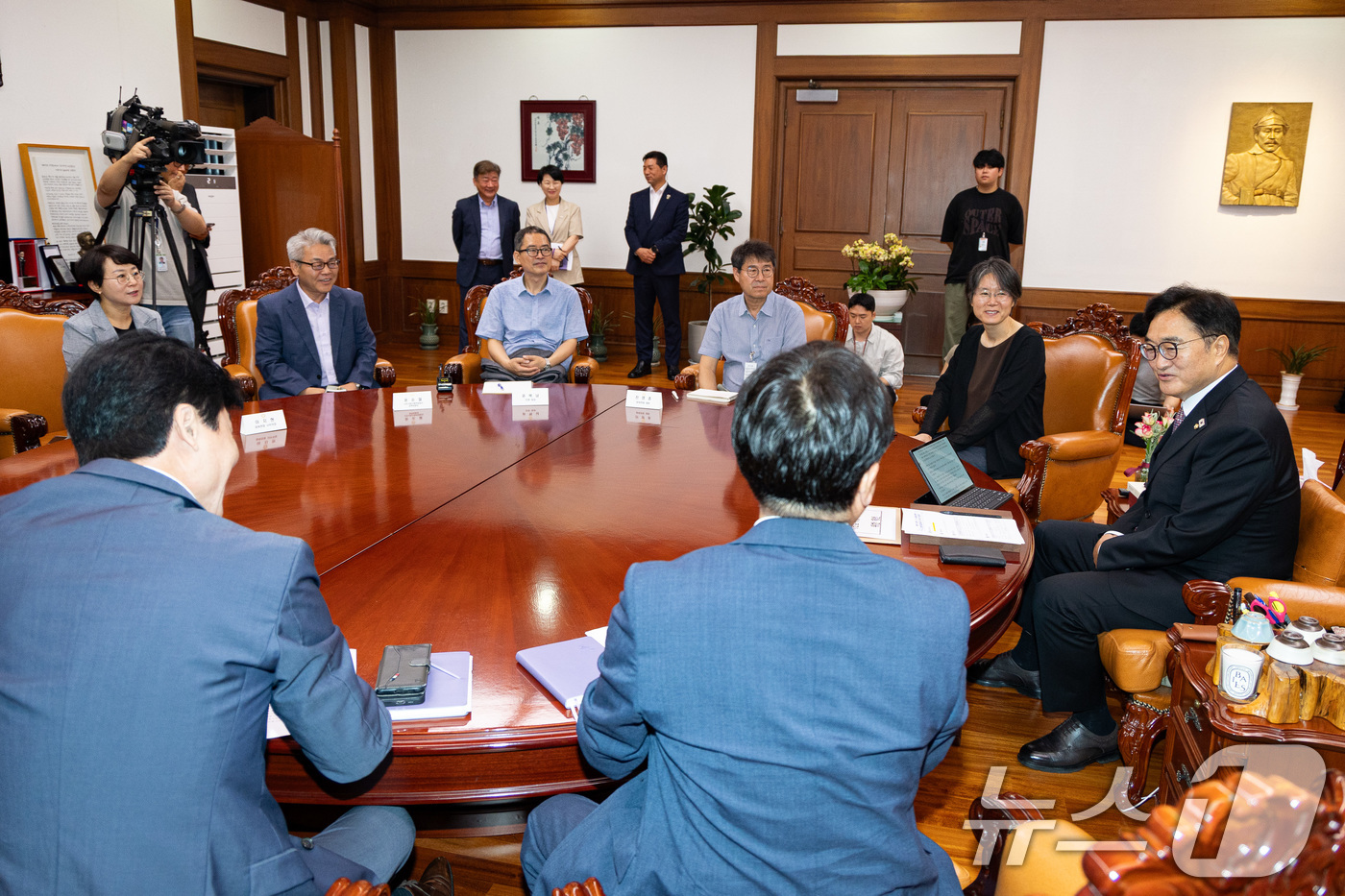 (서울=뉴스1) 유승관 기자 = 우원식 국회의장이 16일 서울 여의도 국회에서 열린 시민사회단체 연대회의 개헌 간담회에서 모두 발언을 하고 있다. 2025.7.16/뉴스1