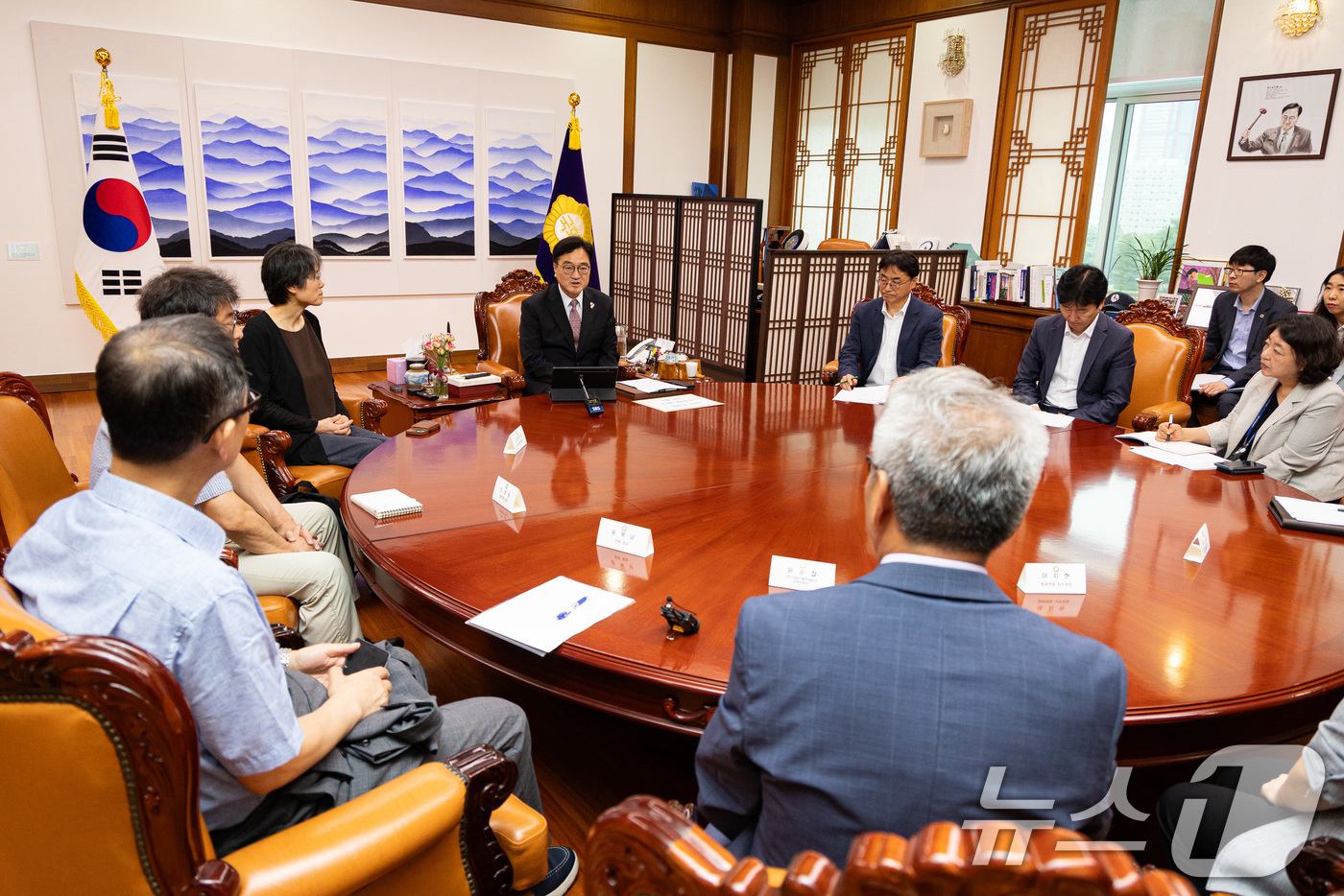 (서울=뉴스1) 유승관 기자 = 우원식 국회의장이 16일 서울 여의도 국회에서 열린 시민사회단체 연대회의 개헌 간담회에서 모두 발언을 하고 있다. 2025.7.16/뉴스1