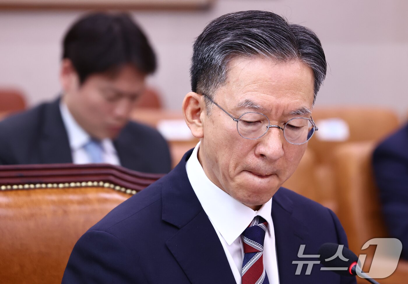 본문 이미지 - 정성호 법무부 장관 후보자가 16일 오전 서울 여의도 국회 법제사법위원회에서 열린 법무부 장관 후보자 인사청문회에 출석, 생각에 잠겨 있다. 2025.7.16/뉴스1 ⓒ News1 김민지 기자