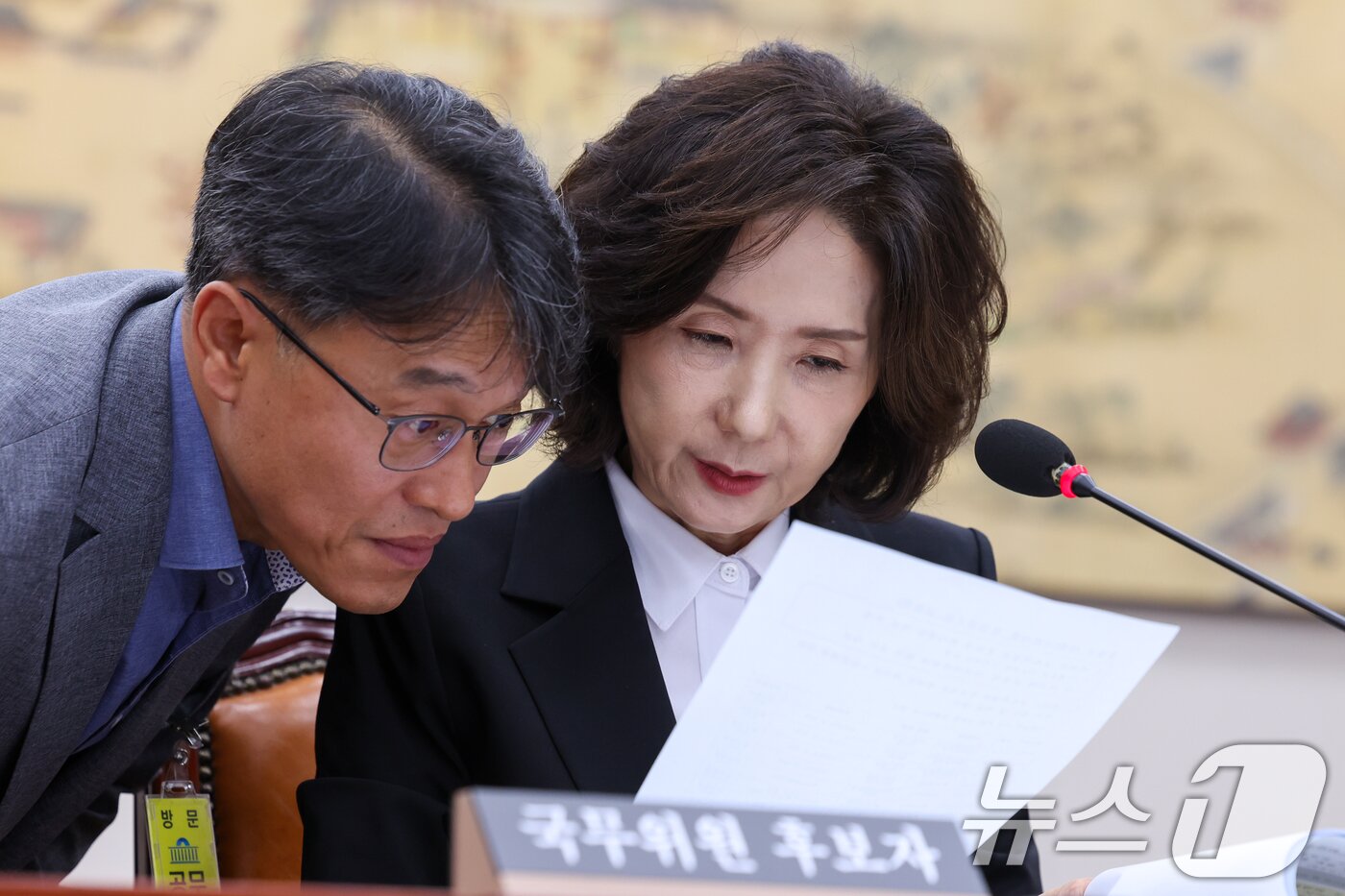 본문 이미지 - 이진숙 사회부총리 겸 교육부 장관 후보자가 16일 오전 서울 여의도 국회 교육위원회에서 열린 인사청문회에 출석해 자료를 살피고 있다. 2025.7.16/뉴스1 ⓒ News1 안은나 기자