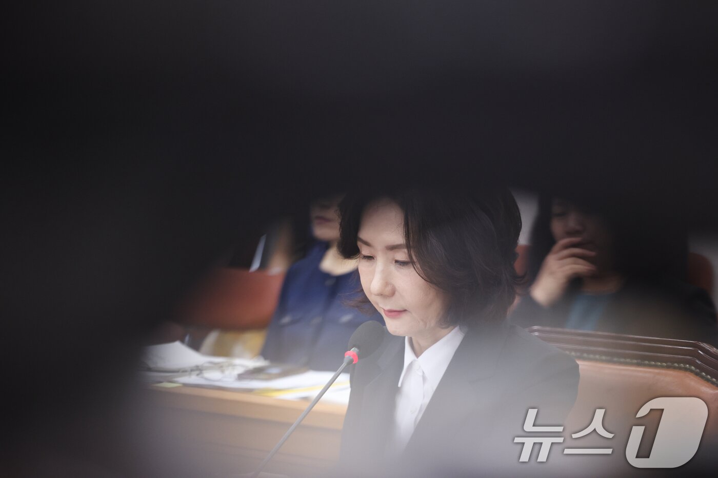 본문 이미지 - 이진숙 사회부총리 겸 교육부 장관 후보자가 16일 오전 서울 여의도 국회 교육위원회에서 열린 인사청문회에 출석해 의원 질의를 듣고 있다. 2025.7.16/뉴스1 ⓒ News1 안은나 기자