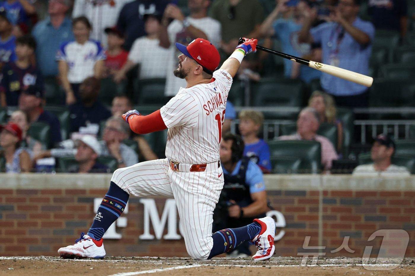본문 이미지 - 내셔널리그 올스타의 카일 슈와버가 16일&#40;한국시간&#41; 열린 2025 메이저리그 올스타전 스윙 오프에 나서 홈런 3개를 몰아쳤다. ⓒ AFP=뉴스1