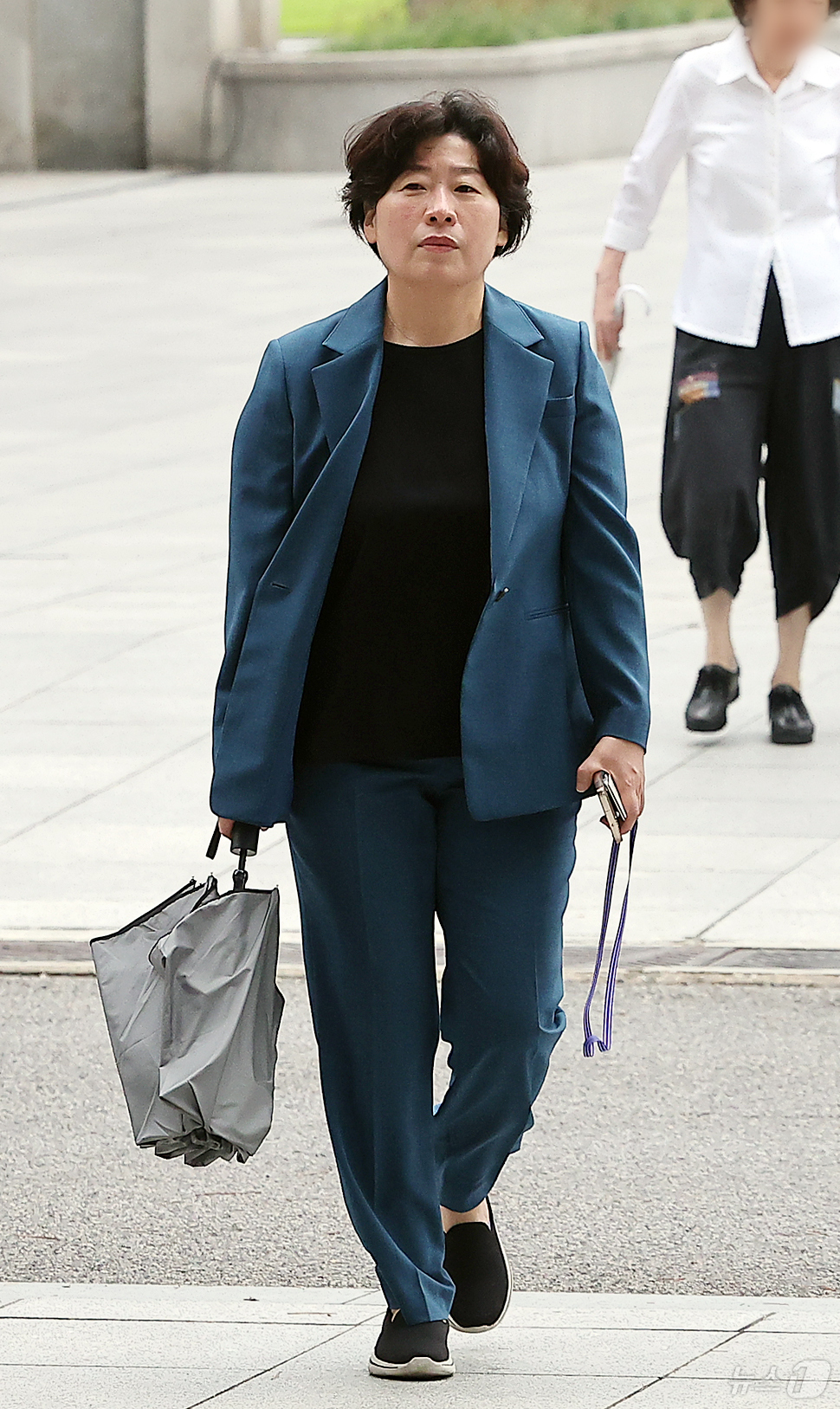 (서울=뉴스1) 김진환 기자 = 12·3 비상계엄' 관련 내란·외환 사건을 수사하는 내란특검팀 박지영 특검보가 16일 오후 서울 서초구 서울고등검찰청에 마련된 특검 사무실로 향하고 …