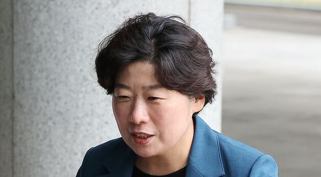 특검 사무실로 향하는 박지영 특검보