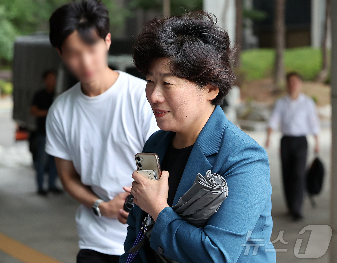 (서울=뉴스1) 김진환 기자 = 12·3 비상계엄' 관련 내란·외환 사건을 수사하는 내란특검팀 박지영 특검보가 16일 오후 서울 서초구 서울고등검찰청에 마련된 특검 사무실로 향하고 …