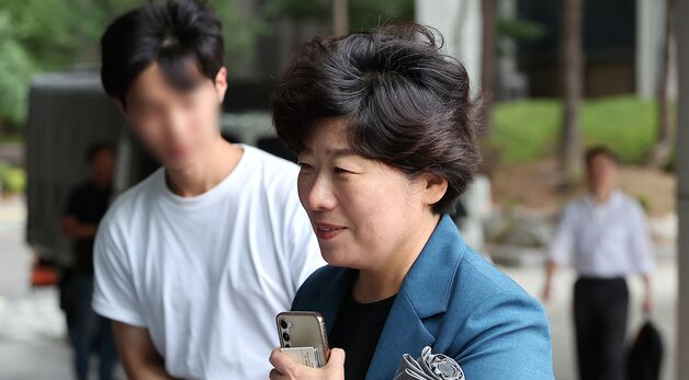 특검 사무실로 향하는 박지영 특검보