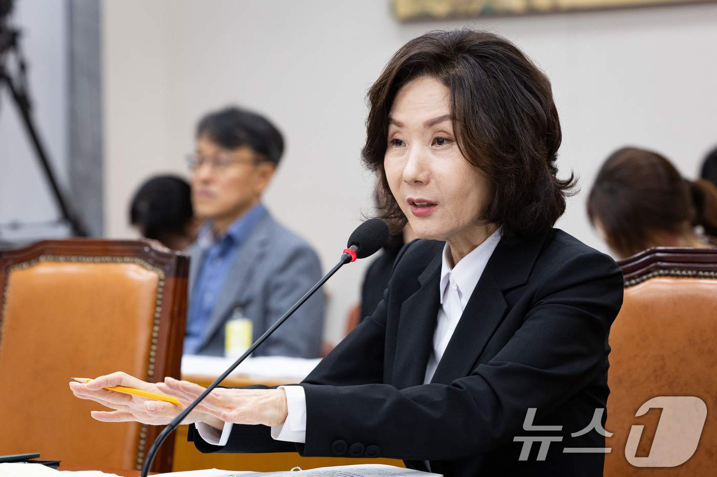 (서울=뉴스1) 유승관 기자 = 이진숙 사회부총리 겸 교육부 장관 후보자가 16일 오전 서울 여의도 국회 교육위원회에서 열린 인사청문회에서 의원 질의에 답하고 있다. 2025.7. …