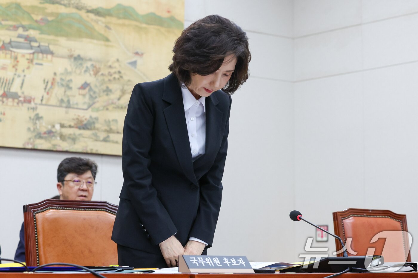 본문 이미지 - 이진숙 사회부총리 겸 교육부 장관 후보자가 16일 오전 서울 여의도 국회 교육위원회에서 열린 인사청문회에 출석해 인사하고 있다. 2025.7.16/뉴스1 ⓒ News1 안은나 기자