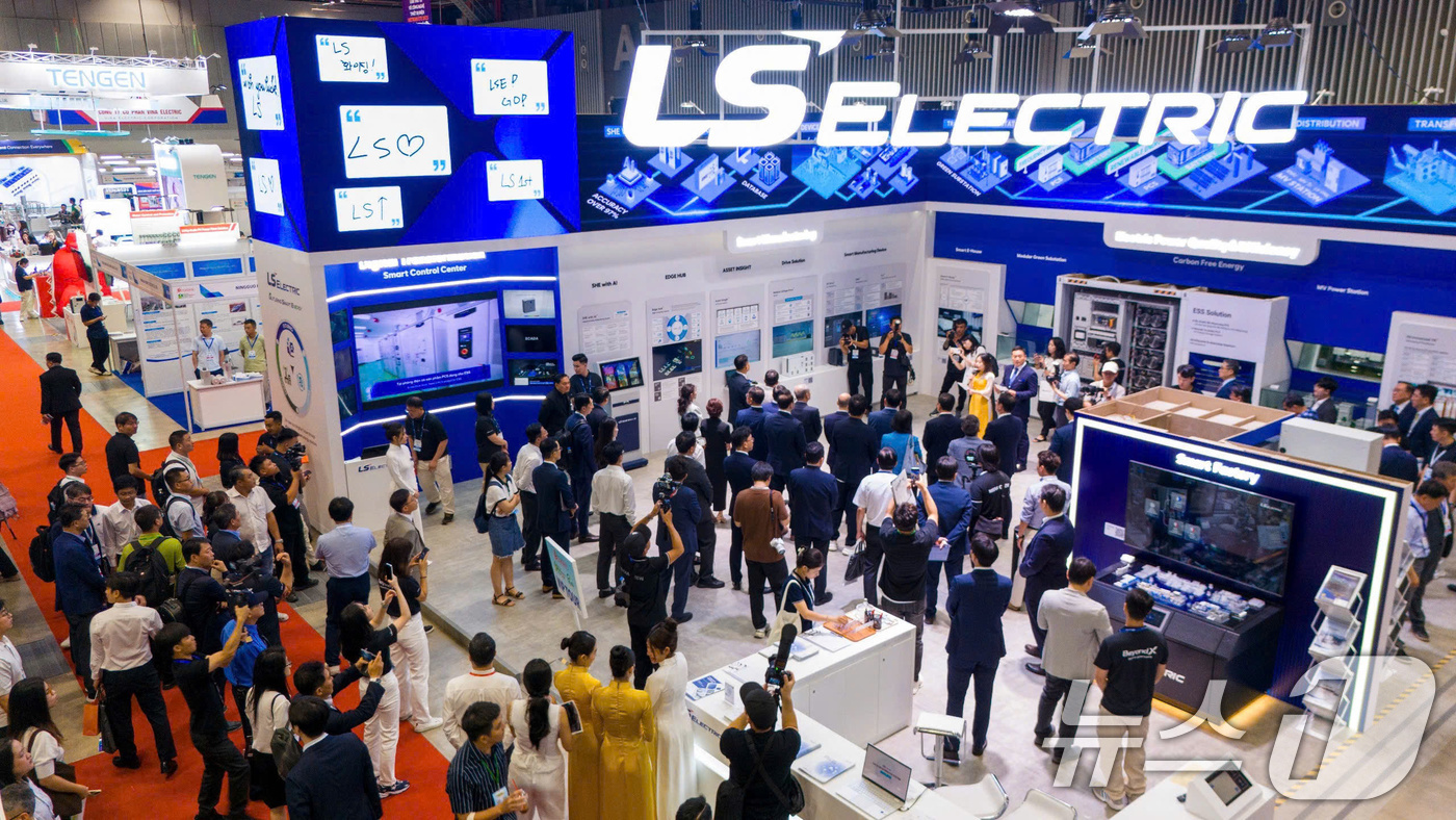 (서울=뉴스1) = 코엑스는 아세안 대표 전력 에너지 전문 전시회 '일렉스 베트남 2025'가 16일(현지시간)부터 3일간 호치민 SECC에서 개최된다고 밝혔다.현지 바이어와 참관 …