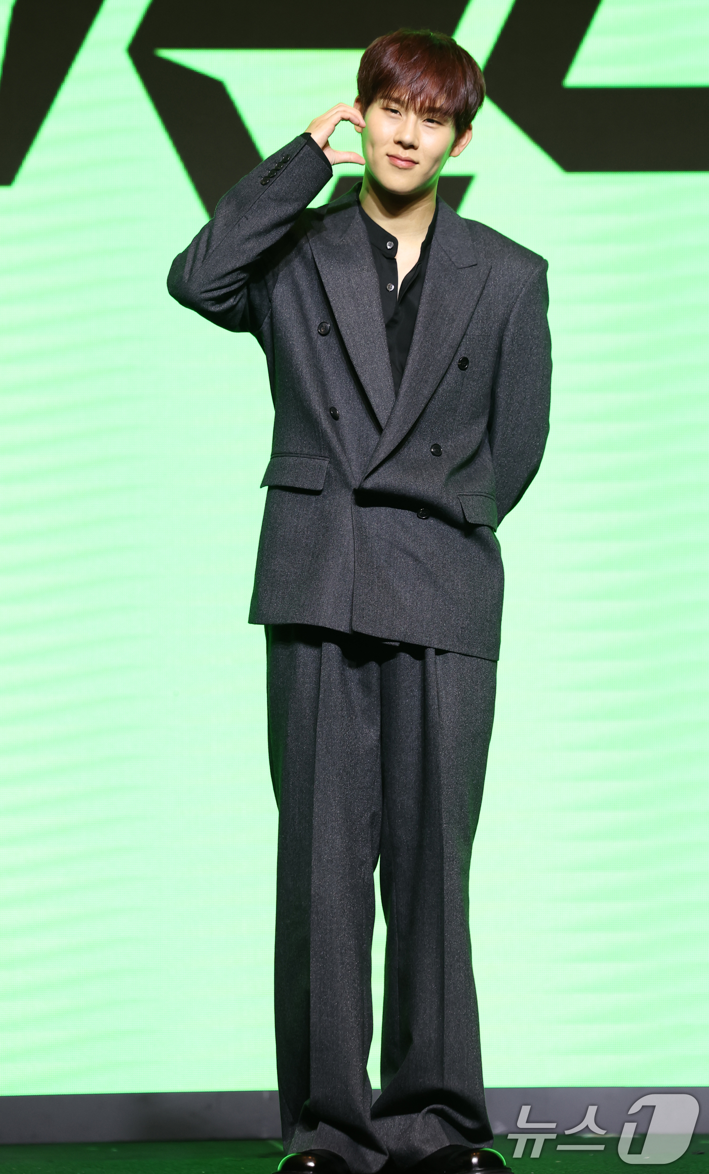 (서울=뉴스1) 권현진 기자 = 몬스타엑스(MONSTA X) 주헌이 16일 서울 영등포구 콘래드호텔에서 열린 데뷔 10주년 기념 기자간담회에 참석해 포즈를 취하고 있다. 2025. …