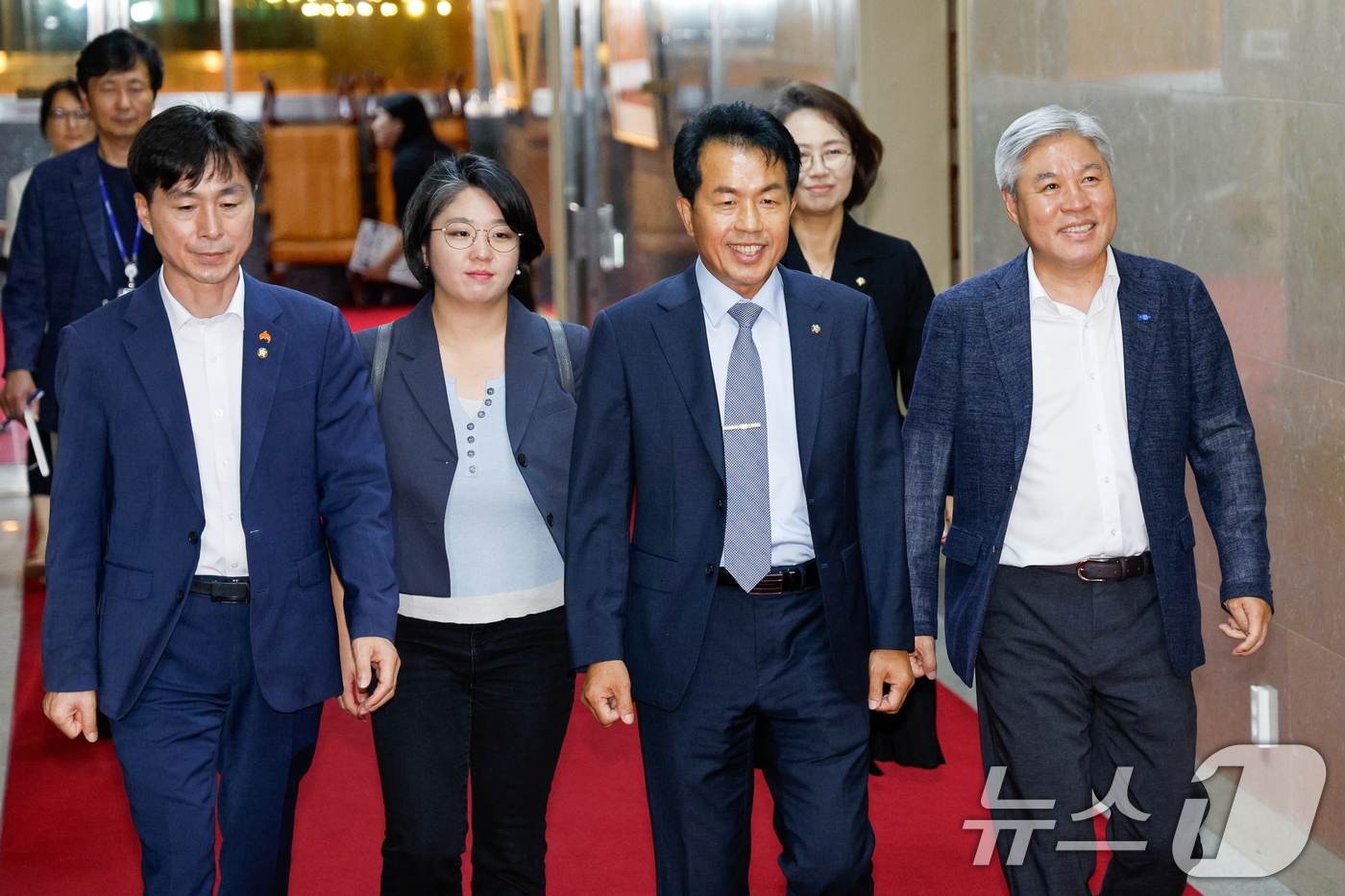 (서울=뉴스1) 안은나 기자 = 한창민 사회민주당 대표(왼쪽부터), 용혜인 기본소득당 대표, 윤종오 진보당 원내대표, 서왕진 조국혁신당 원내대표가 16일 서울 여의도 국회에서 우원 …