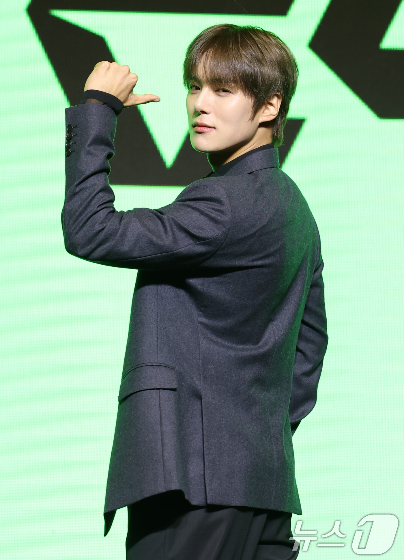 (서울=뉴스1) 권현진 기자 = 몬스타엑스(MONSTA X) 민혁이 16일 서울 영등포구 콘래드호텔에서 열린 데뷔 10주년 기념 기자간담회에 참석해 포즈를 취하고 있다. 2025. …