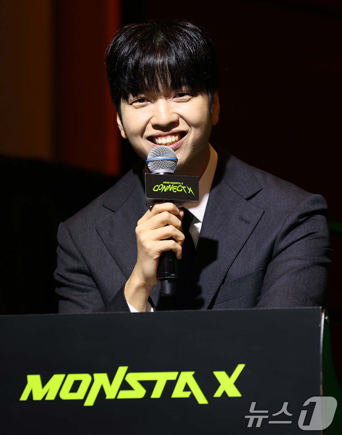 (서울=뉴스1) 권현진 기자 = 방송인 유재필이 16일 서울 영등포구 콘래드호텔에서 열린 몬스타엑스 데뷔 10주년 기념 기자간담회에 참석해 진행을 하고 있다. 2025.7.16/뉴 …