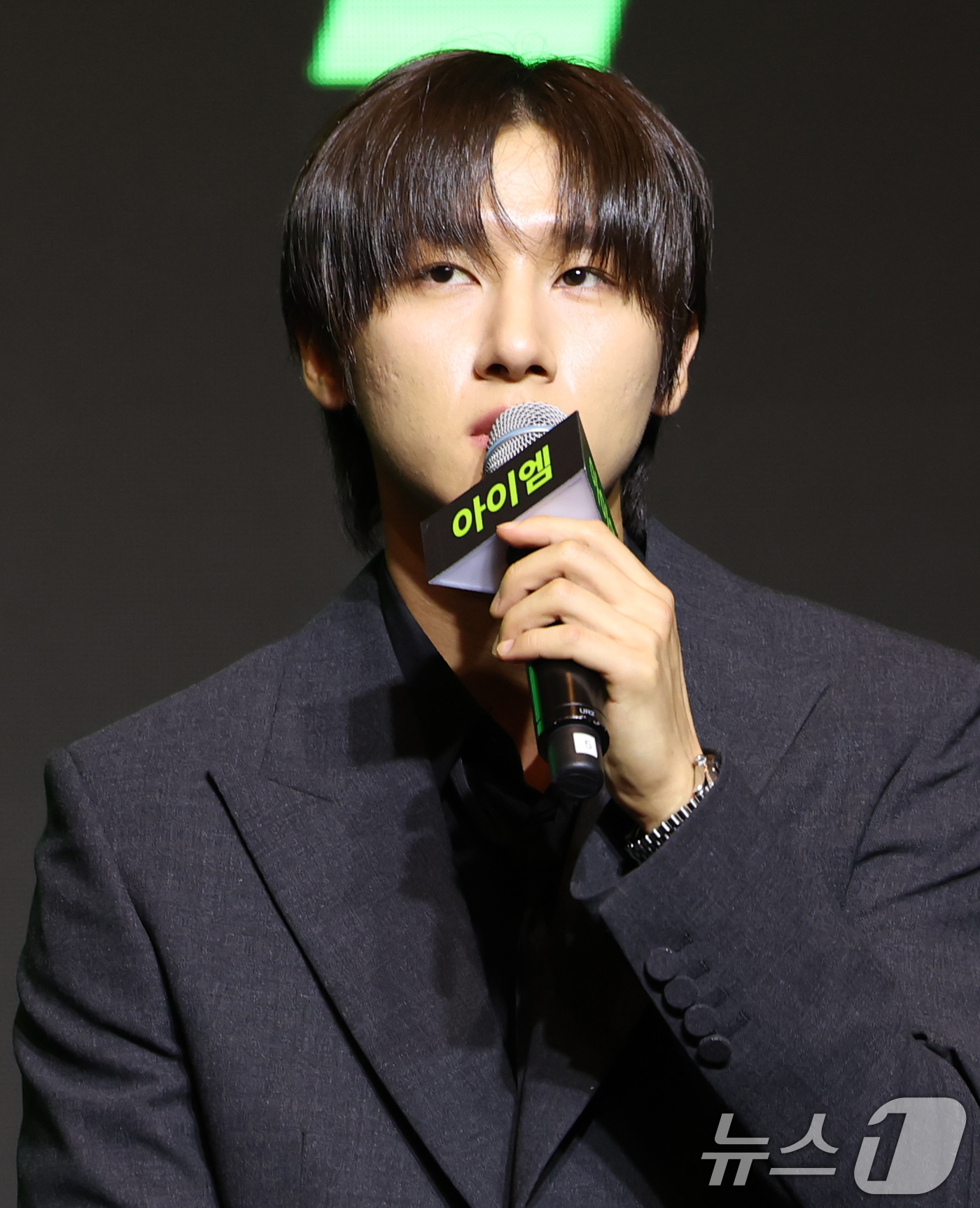 (서울=뉴스1) 권현진 기자 = 몬스타엑스(MONSTA X) 아이엠이 16일 서울 영등포구 콘래드호텔에서 열린 데뷔 10주년 기념 기자간담회에 참석해 인사말을 하고 있다. 2025 …