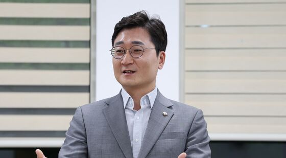 기자회견하는 장철민 의원