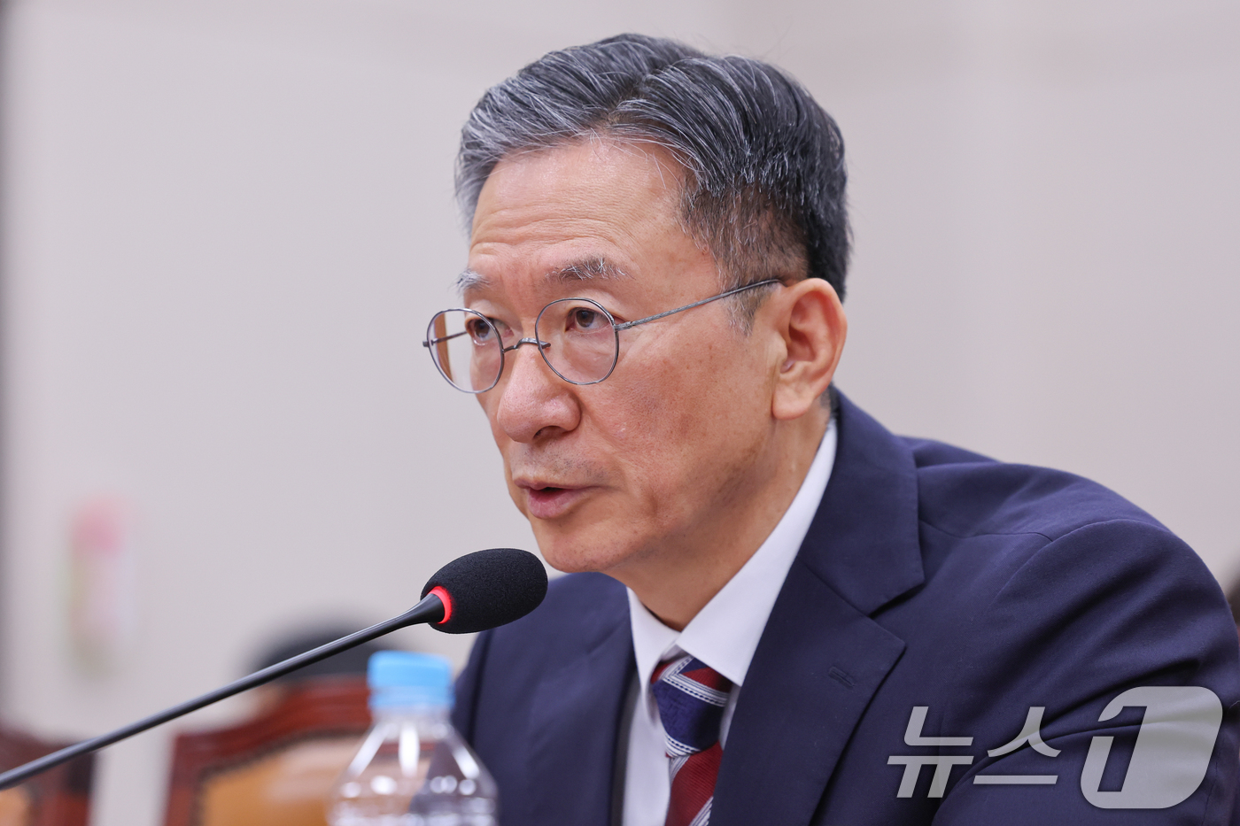 (서울=뉴스1) 안은나 기자 = 정성호 법무부 장관 후보자가 16일 오후 서울 여의도 국회 법제사법위원회에서 열린 인사청문회에 출석해 의원 질의에 답하고 있다. 2025.7.16/ …
