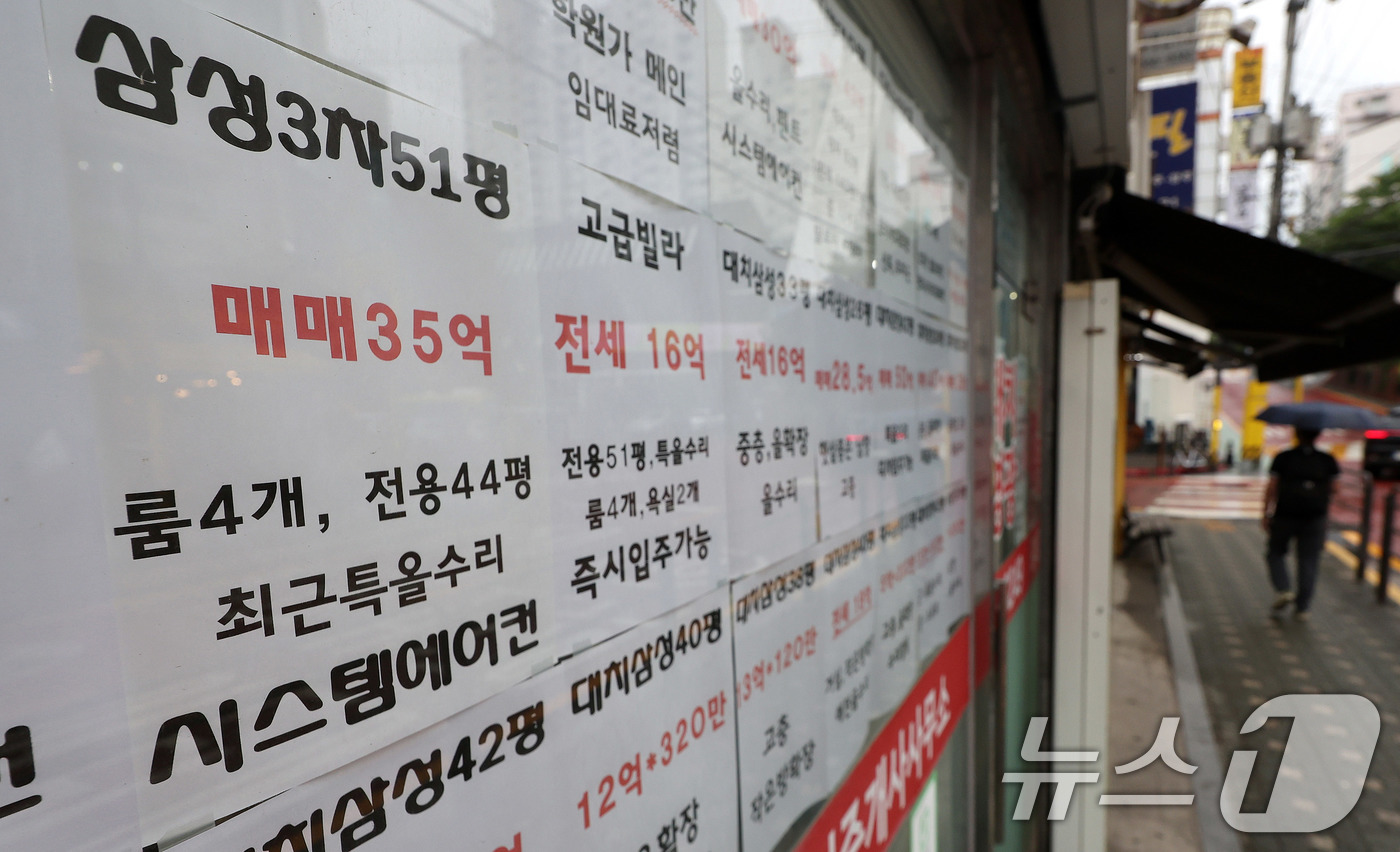 (서울=뉴스1) 박지혜 기자 = 수도권 주택담보대출 한도를 6억원으로 제한하는 6·27 대출 규제가 시행된 이후 10억원을 초과하는 고가 아파트 계약 취소 비중이 눈에 띄게 커진 …