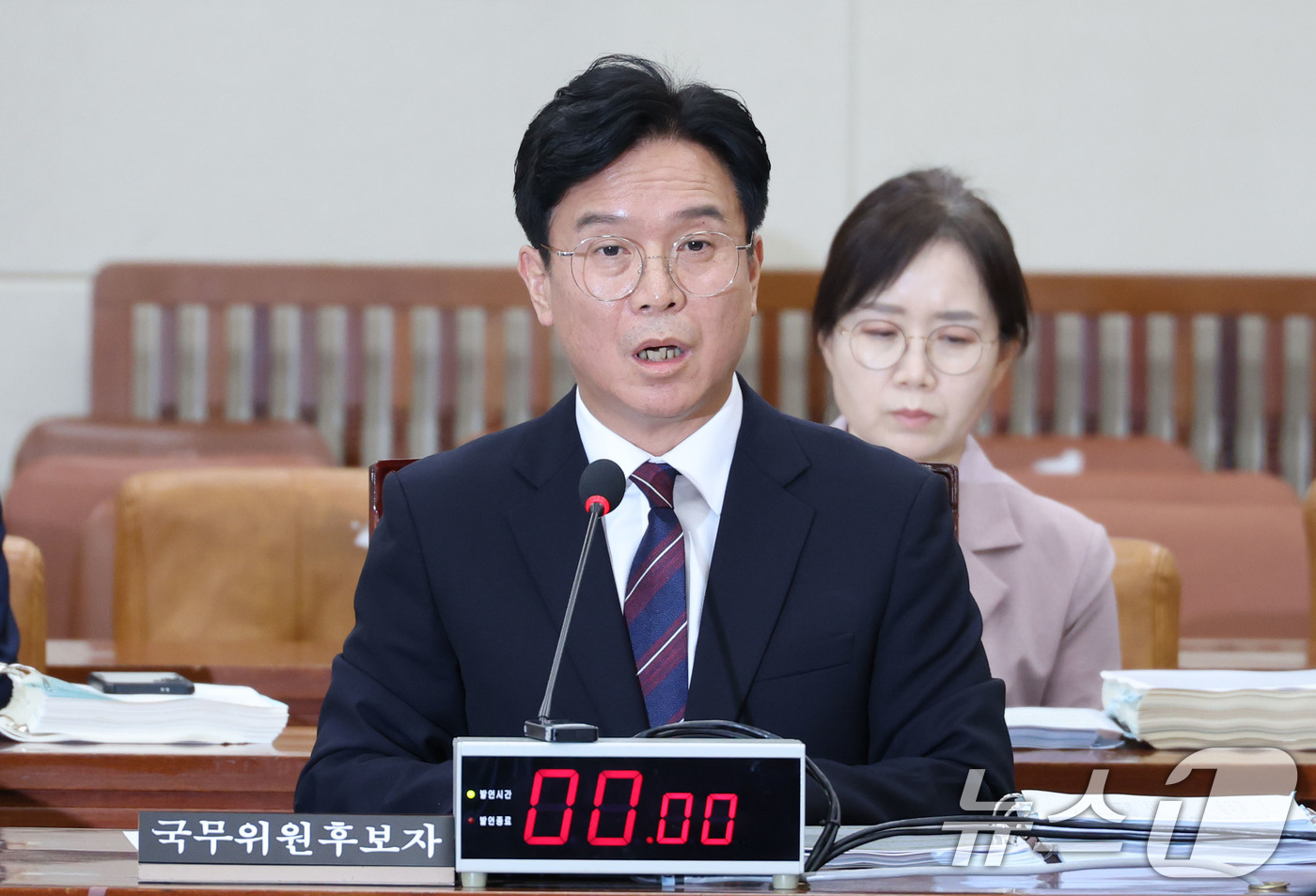 (서울=뉴스1) 이광호 기자 = 김영훈 고용노동부 장관 후보자가 16일 오호 서울 여의도 국회 환경노동위원회 전체회의장에서 속개된 인사청문회에서 '주적' 논란과 관련해 입장을 밝히 …